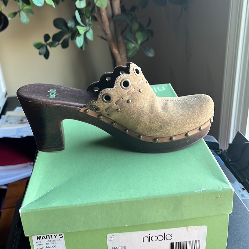 Nicole Hattie Sand Clog